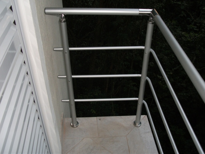 Corrimão de Alumínio para Escada Externa Preço em Praia Grande - Corrimão de Alumínio para Escada