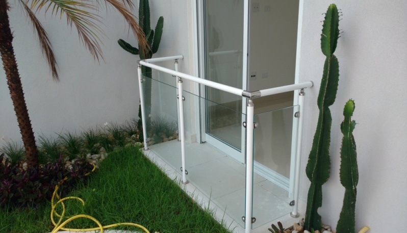 Corrimões de Alumínio Branco com Vidro em Higienópolis - Corrimão de Alumínio para Escada